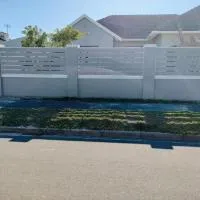 Near Grandwest, hotel i Thornton