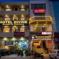 Hotel Devine Opp Jubilee Walk Mall & Near Gurdwara Sohana, hotel v mestu Sohāna