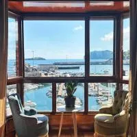 Sunrise views over the Port and Sea, hotel v destinaci Bermeo