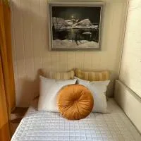 Primitiv Rustic Retreat, no shower, shared toilet – hotel w mieście Eidsvoll