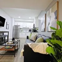 Queen Suite 20 Min from YEG Airport with Disney+, Hotel in Edmonton