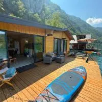 Splav Astra Perućac, hotel em Perućac