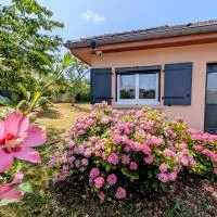 Dannemarie-sur-Crête में, होटल VILLA Confort au calme - 4 étoiles - Climatisation, Terrasse, Jardin & Parking à 10 min de Besançon