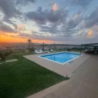 Luxury Villa Rafaela Οικογενειακή βίλα με ιδιωτική πισίνα, BBQ κ παιχνίδια Ιδανική για οικογένειες με παιδια, ξενοδοχείο στα Γρεβενά