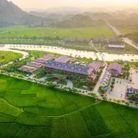 Flamingo Tan Trao Resort Managed by Flamingo Hotels & Resorts, hotel u gradu 'Sơn Dương'