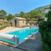 La Clue/ le Jas du Ventoux، فندق في Plaisians