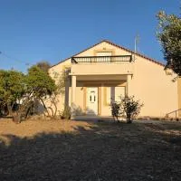 Mika's House - Vacation Home, хотел в Soroni