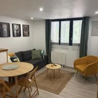 Ariège, appartement avec jardin en bord de rivière, hotel v destinácii Vicdessos
