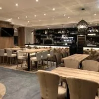 Best Western Le Duguesclin Hôtel-Restaurant, viešbutis mieste Sen Brijė