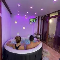 FLÓRA VENDÉGHÁZ A BALATONNÁL, hotel u gradu Lovas