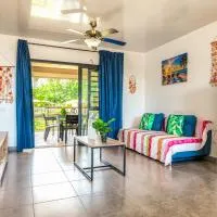 Teahupo'o Lodge Tahiti - Maison familiale au cœur du village - Canoës inclus: Teahupoo şehrinde bir otel