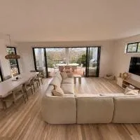 Beach Haven Rye Luxury Coastal Retreat Sleeps 10，拉伊的飯店