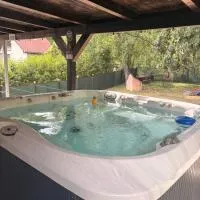 Florida Privát Vendégház, hotel v destinaci Pécsvárad