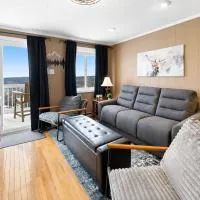ML352 Stylish Classy Mountain Views EZ Parking WiFi, hotel en Snowshoe