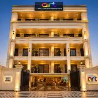 Art Luxury Service Apartment Golf Course Road、グルガオンのホテル