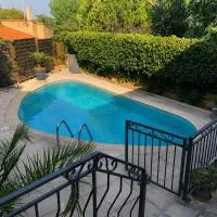 Charmante maison provençale, hotel v destinaci Saint-Julien