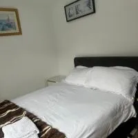 Cosy room in a private house, hotel i Midleton