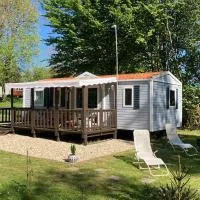 Mobil homes 6 et 8 places - Camping de Bairon 08 - Emplacement exceptionnel Bord de lac, hotel u gradu 'Le Chesne'
