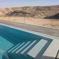 Between Air & Salt - Private Pool & Desert View – hotel w mieście Arad
