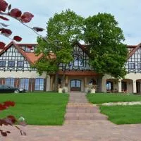 Hotel Kuźnia Smaków, hotelli kohteessa Małe Pułkowo