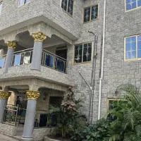 Fofana Luxury Suites, готель у місті Sotuom