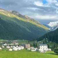 Forest Yurt House Altyn Arashan, hotel a Mineralʼnyy Istochnik Altyn-Arasan