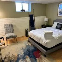 1 Bedroom Basement Apartment Owen Sound、オーウェンサウンドのホテル