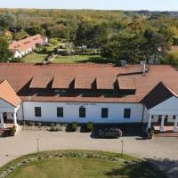Tatárszentgyörgy में, होटल Sarlóspuszta Club Hotel
