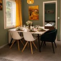 Ferienhaus Drossel am Teutoburgerwald mit Aussensauna، فندق في Lage