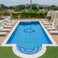 Can Pedra junto a Playa den Bossa – hotel w mieście IBZ