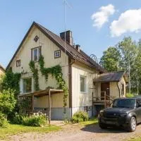 Two rooms and a kitchen - private yard and parking, hotel sa Tampere