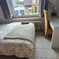 Ein ruhiges Zimmer mit gemeinsam genutzte Bad und Küchengeräte, hotel di Kleve
