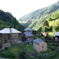 Raul Lushnu Darbaz,位于梅斯蒂亚的酒店