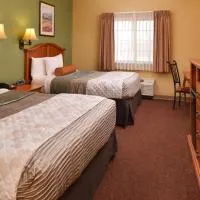 Country Hearth Inn & Suites Edwardsville، فندق في إدواردسفيل