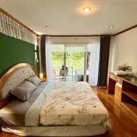 Ban Mali Cafe & Riverside Stay, hotel di Ban Chang