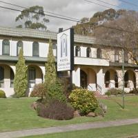 Hotel Cavalier, hotel in Wantirna South