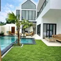 Villa Jaya Luxury 3 Bed Room Villa Private Pool Jacuzzi 5 minutes from Nuanu, hotel en Munggu
