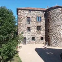 La maison forte du Goutay, отель в городе Vergezac