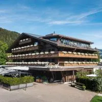 Hotel Arc-en-ciel Gstaad، فندق في غشتاد