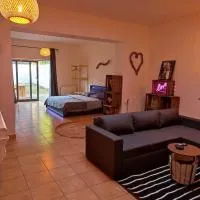 Superbe Appartement avec jardin privé plein sud, hotel u gradu Šarlroa
