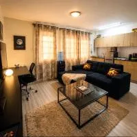 Stylish Ngong Retreat with Balcony & Rooftop Lounge The Moon Stays, hotel en Ngong