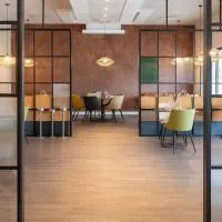 Mercure Auxerre Autoroute du Soleil، فندق في أبويْنْيِ