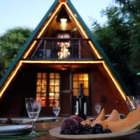 Heartland handmade wooden cabins, hotel in Órmos