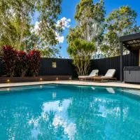 Peaceful tropical retreat with pool, mineral spa & Games room، فندق في غولد كوست