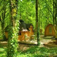 Le Domaine Insolite de Brocéliande, hotel u gradu 'Paimpont'