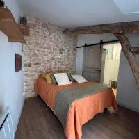 Chambre de charme située à proximité de la veloroute โรงแรมในLes Junies