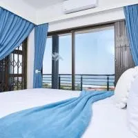 Luxury Ocean View Escape with Private Rooftop -Sancta Maria، فندق في Kingsburgh