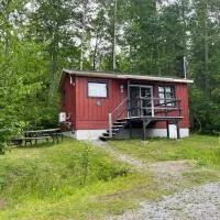 Mini chalet intime votre escapade d ete au lac, khách sạn ở Pohénégamook