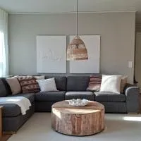 VILLA ELLA close to disc golf, swimming and Gothenburg, hotel di Nödinge