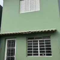 Casa Aconchegante com 2 quartos, hotel i Araçariguama